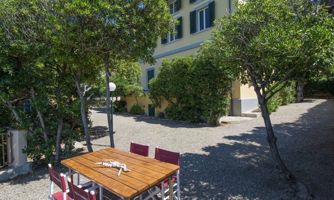 San Piero a Grado Villa | Stunning private villa for 9 people with WIFI, TV, patio and pets allowed