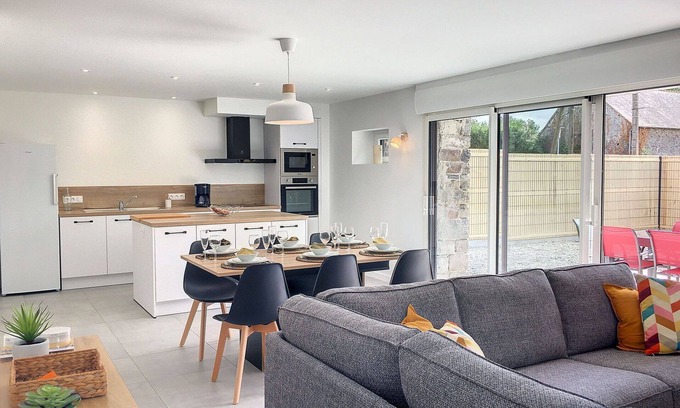 La Fresnais House | Stunning private villa for 6 guests with WIFI, TV and patio