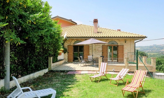 Picciano House | Stunning private villa for 4 people with WIFI, TV, terrace and pets allowed