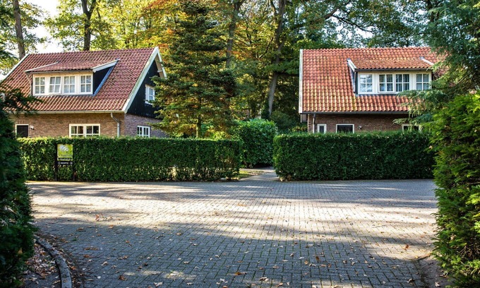 Losser House | Stunning private villa for 16 guests with WIFI, TV and terrace