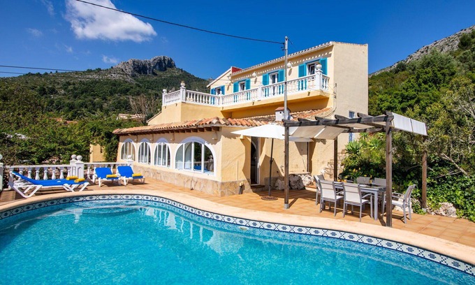 Sagra Villa | Stunning private villa for 6 people with private pool, A/C, WIFI, TV and patio