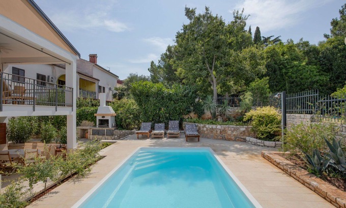 Vrsar House | Stunning private villa for 8 people with WIFI, private pool, A/C, TV, terrace and pets allowed