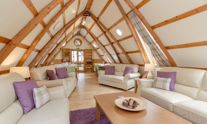 Maybole Villa | Stunning private villa for 16 people with WIFI, TV, patio, pets allowed and panoramic view