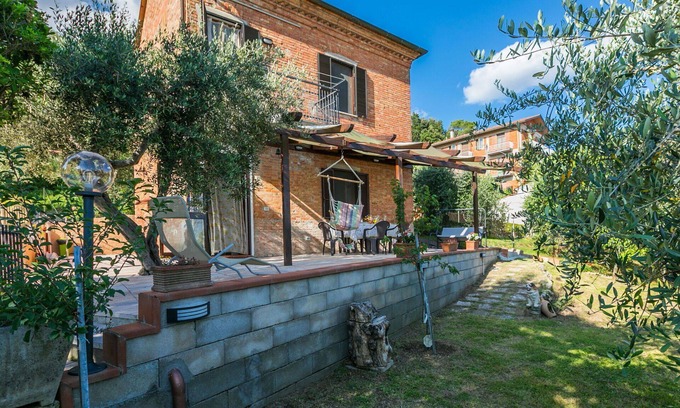 Chiusi House | Stunning private villa for 7 people with A/C, WIFI, terrace, pets allowed and panoramic view