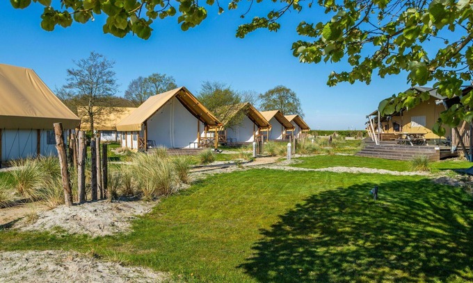 Biddinghuizen House | Stunning private villa for 10 guests with WIFI, pool, TV, terrace and parking