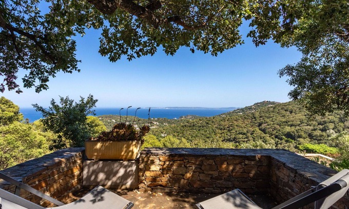 Cap Benat House | Stunning villa for 6 guests with WIFI, TV and terrace