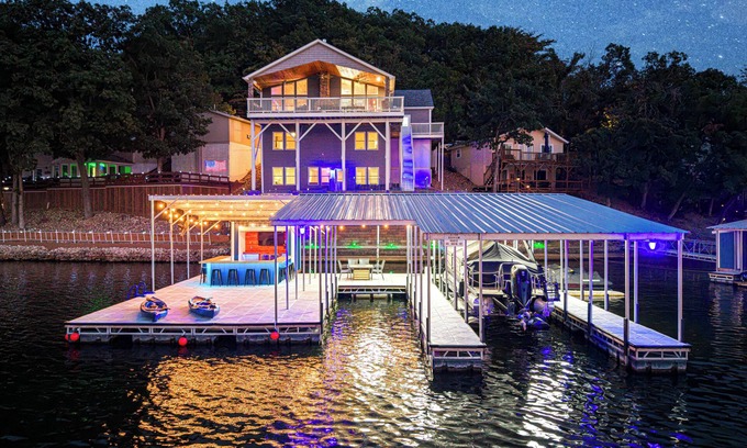 Rocky Mount House | Stunning View! Kayaks, Lily Pad and more!