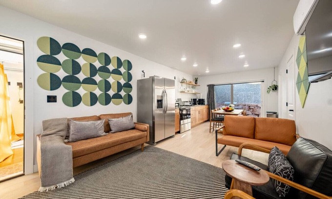 Glendale House | Stunning Views Between Zion & Bryce EV Stars New