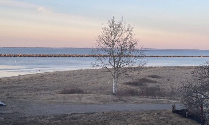 Camp Ellis House | Stunning Views on Secluded Hills Beach
