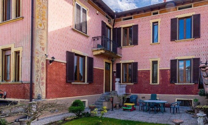 Porto Ceresio House | Stunning villa for 7 people with WIFI, TV and balcony