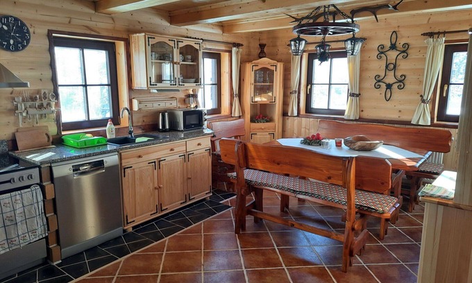 Korenov Villa | Stunning villa for 10 guests with WIFI, hot tub and TV