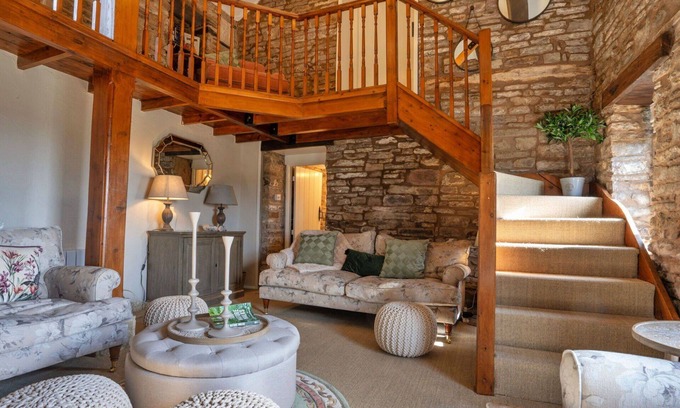 Buxton House | Stunning villa for 12 people with WIFI and pets allowed