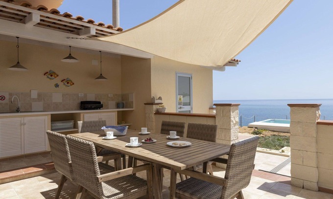 Punta Milocca House | Stunning villa for 6 guests with A/C, private pool, WIFI, TV and terrace