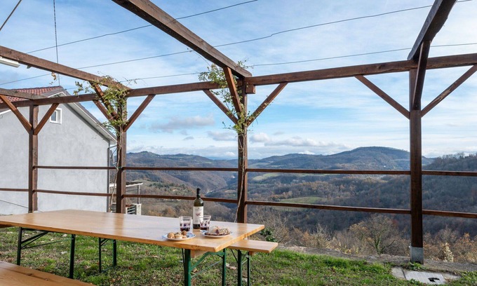 Gottasecca House | Stunning villa for 7 people with WIFI, hot tub, TV, patio, pets allowed and panoramic view