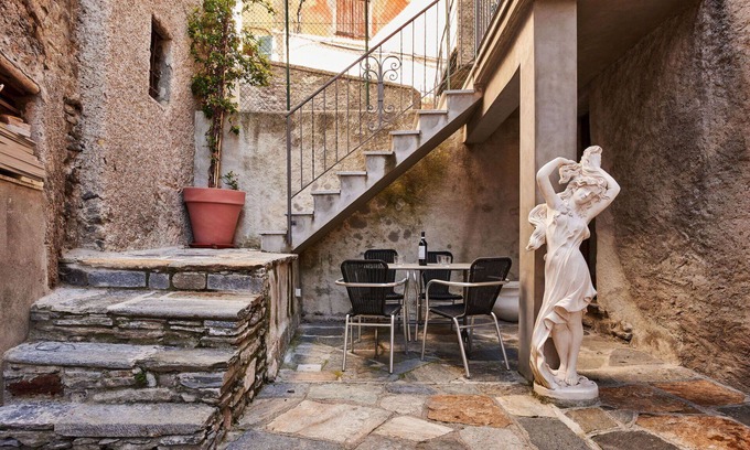 Naggio House | Stunning villa for 4 people with WIFI, A/C, TV, terrace and pets allowed