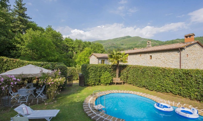 Pontito Villa | Stunning villa with WIFI, private pool, TV, balcony, pets allowed, panoramic view and parking