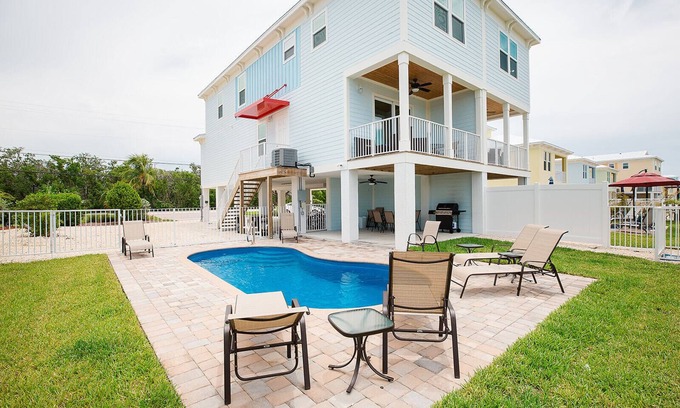 Marathon Villa | Stunning & Welcoming Pool Home on Canal