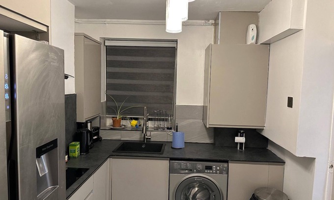 Crystal Palace Apartment | Stylish 1BR Apt w/Fireplace & High-speed Wifi