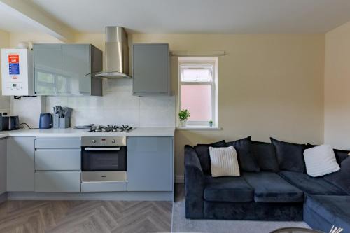 Smethwick Apartment | Stylish 2BR Flat with Free Parking near WBA Zone