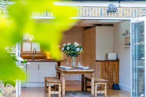Windsor City Centre House | STYLISH 3 BED COTTAGE, WALK 2 ALL SIGHTS & HIGH ST
