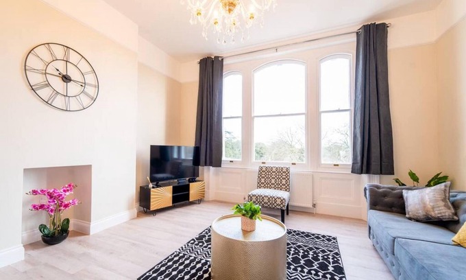 Great Yarmouth Apartment | Stylish 3 Bedroom Maisonette