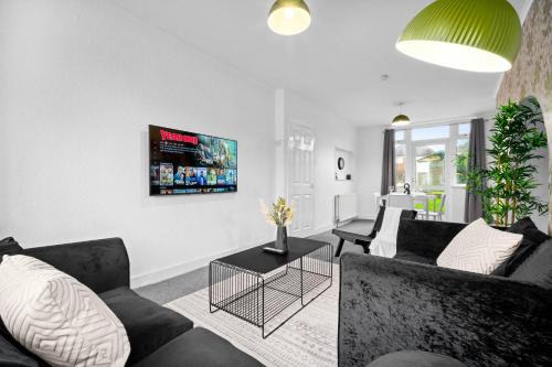 Great Barr House | Stylish 3 Bedroom House - Parking - Garden - Great Barr - Netflix - Top Rated -121J