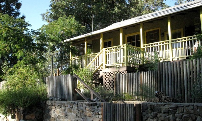 Pinehurst House | Stylish Artistic Cabin Vacation Rental near Sequoia Kings National Park