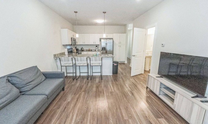Clemson House | Stylish Dockside Townhome near Lake Hartwell
