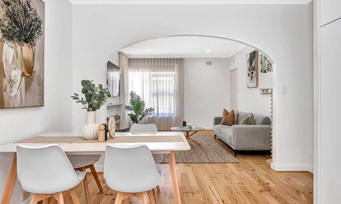 Glenelg East Apartment | Stylish Glenelg Stay with Alfresco & Comfort