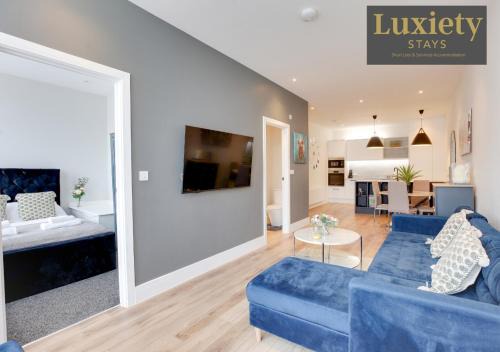 Westcliff-on-Sea Apartment | Stylish & Gorgeous 1BR Excellent Location Nr Cliffs Pavillion by Luxiety Stays Serviced Accommodation