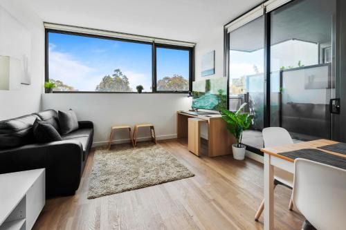 Brunswick Apartment | Stylish Inner-City Apartment in Great Location