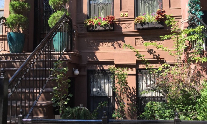 East Harlem Apartment | Stylish, Inviting Garden Brownstone Studio, Close to Subway!