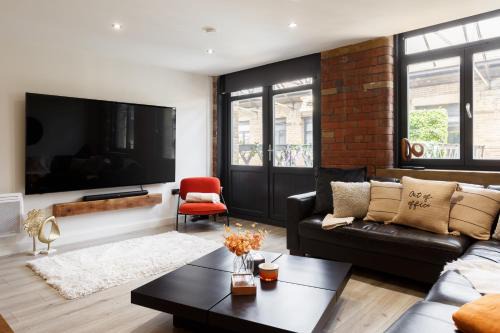 Bradford Apartment | Stylish Penthouse with outside balcony!