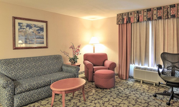 Chinatown Hotel | Stylish Stay with Outdoor Pool and Free Breakfast Near Houston’s Best Shopping