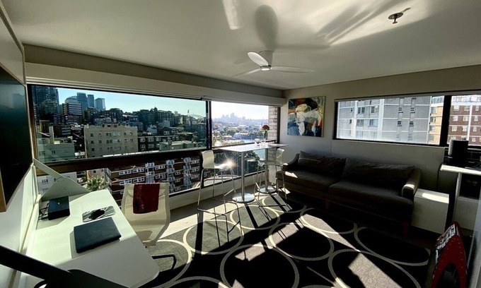 Elizabeth Bay Apartment | Stylish Studio with Harbour & Pool Views