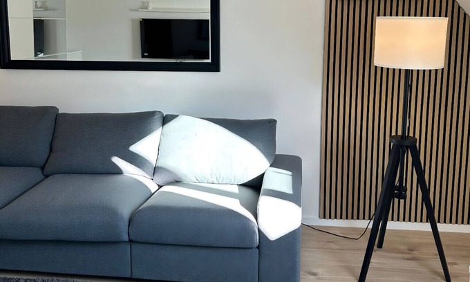 Alt-Muhlburg Apartment | Stylish top-floor hideaway for two in Karlsruhe-Mühlburg - APOLONIAliving