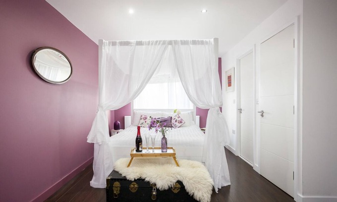 West Green House | Stylish well equipped home - with air con & FREE BREAKFAST!