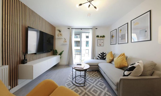 South Ockendon Apartment | Stylish Well-Furnished Haven.