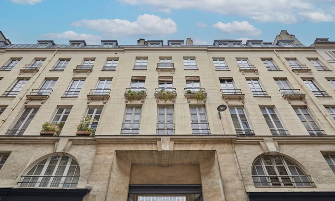 Paris City Center Apartment | Sublime and New Studio Louvre Palais-royal