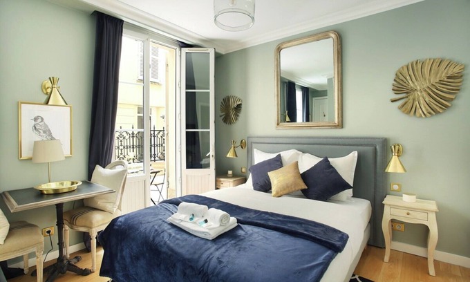 L'Europe Apartment | Sublime Studio Center of Paris/Opera