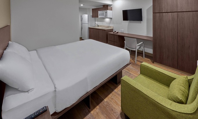Cancun Apartment | Suite 1 Queeb Bed with kitchenette