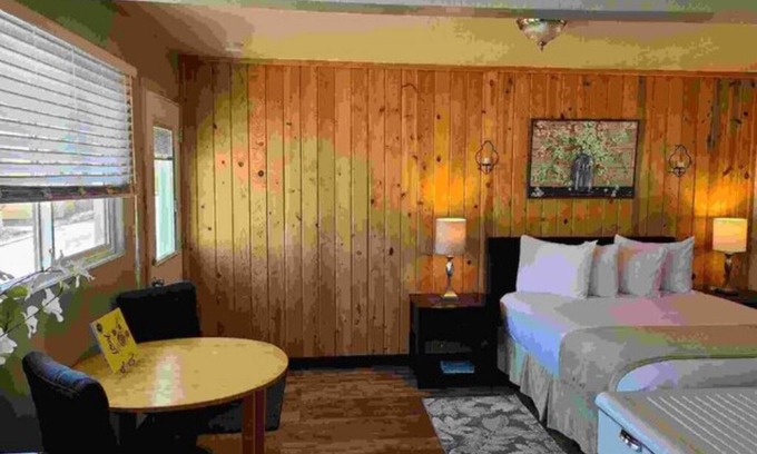 Helena Apartment | Suite 27 - Corner Suite