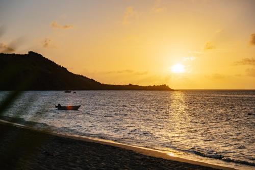 Grand Case Apartment | Suite 3 Mogador Residence, 1BR, brand-new, rare & luxury, beachfront