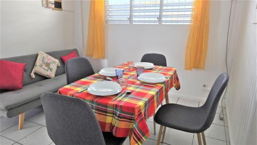 Le Lamentin House | Suite familiale 4 personnes chez l'habitant - Sports & aéroport à proximité