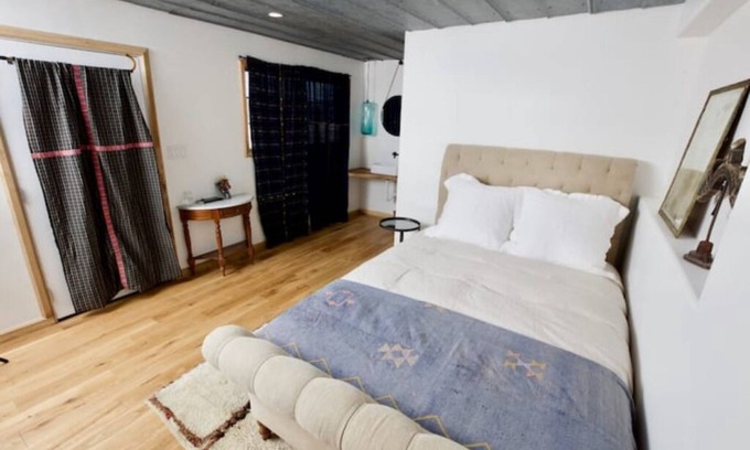Round Top Apartment | Suite II @ Oakbones Round Top