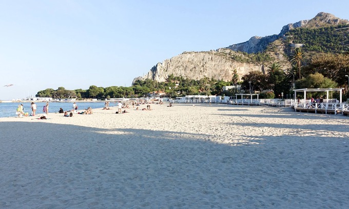 Ruggero Settimo Bed & Breakfast | Suite In Center