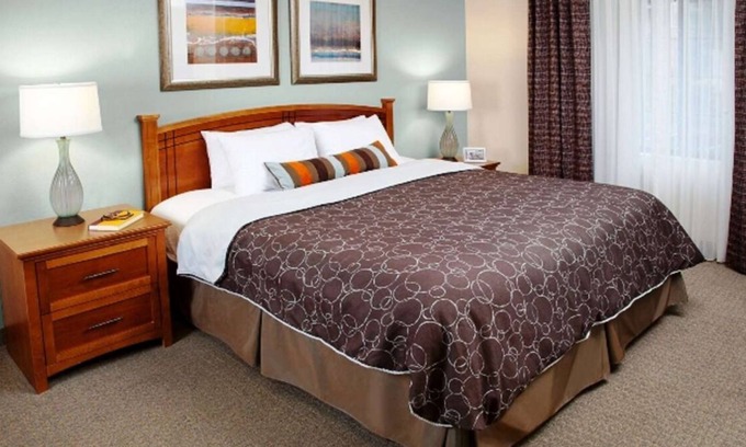 Lone Tree House | Suite Life: Unwind and Explore in Park Meadows! Outdoor Pool, BBQ Facilities!