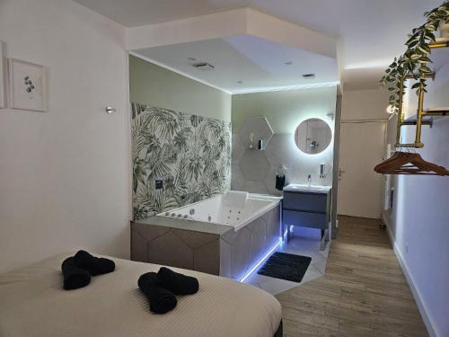 Vienne Apartment | Suite romantique tropicale