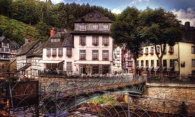 Monschau Hotel | Suite, shower /WC, 2 bedrooms up to 4 pers. - Hotel Horchem GmbH