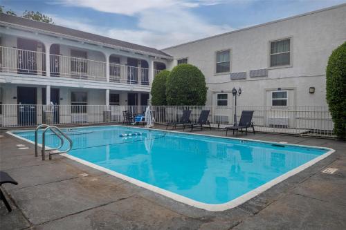 Dallas Design District Hotel | Suites Dallas TX Downtown